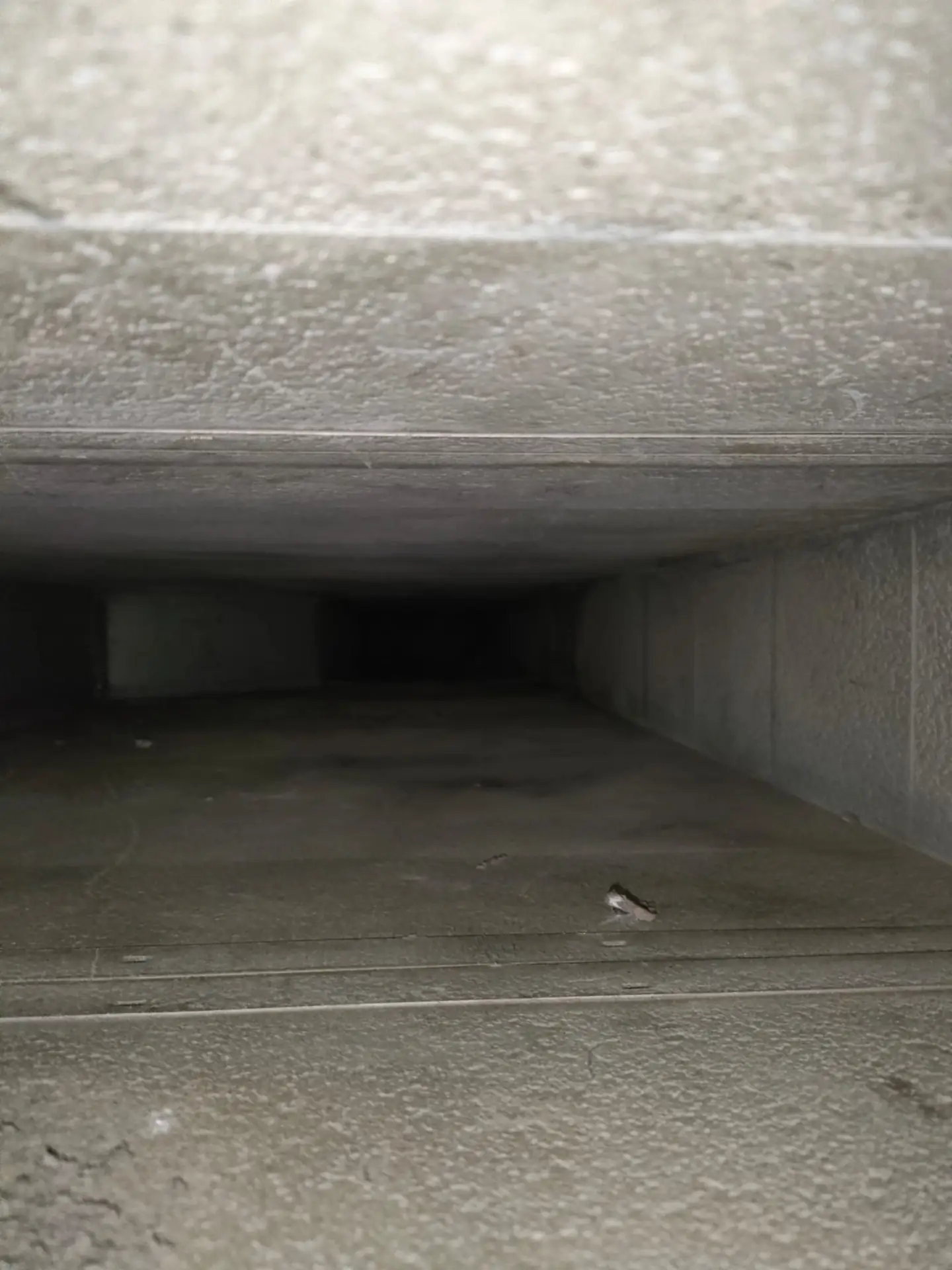Binnenzijde van een rechthoekig luchtkanaal
